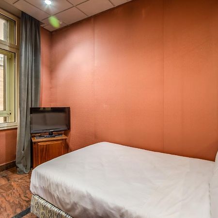 Castro Pretorio Easy Rooms Рим Екстериор снимка