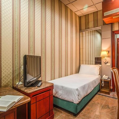 Castro Pretorio Easy Rooms Рим Екстериор снимка