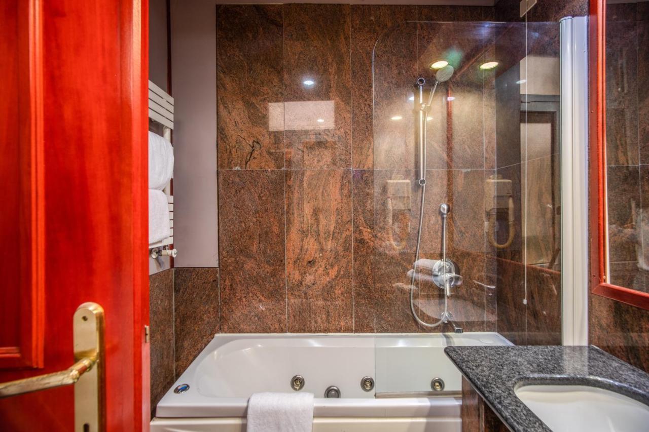 Castro Pretorio Easy Rooms Рим Екстериор снимка