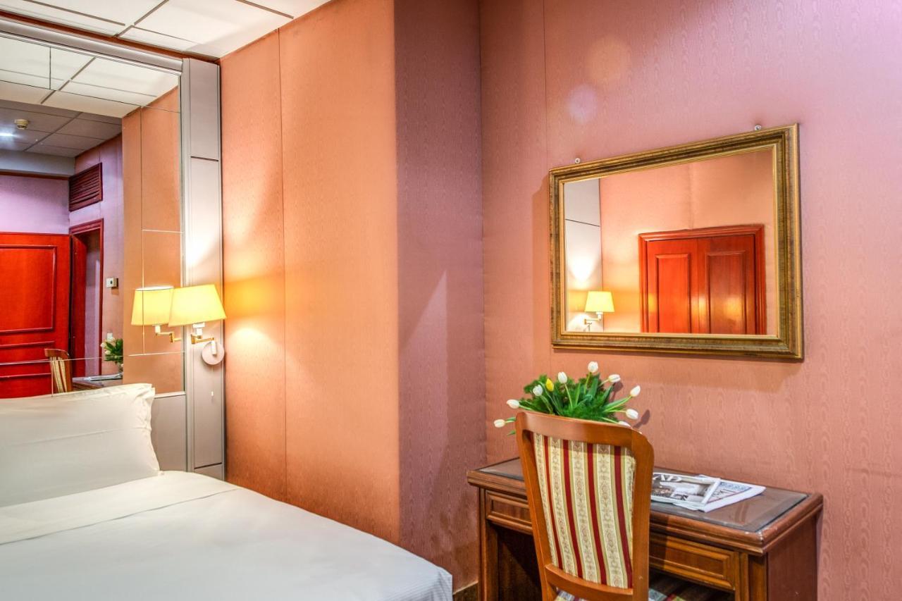 Castro Pretorio Easy Rooms Рим Екстериор снимка