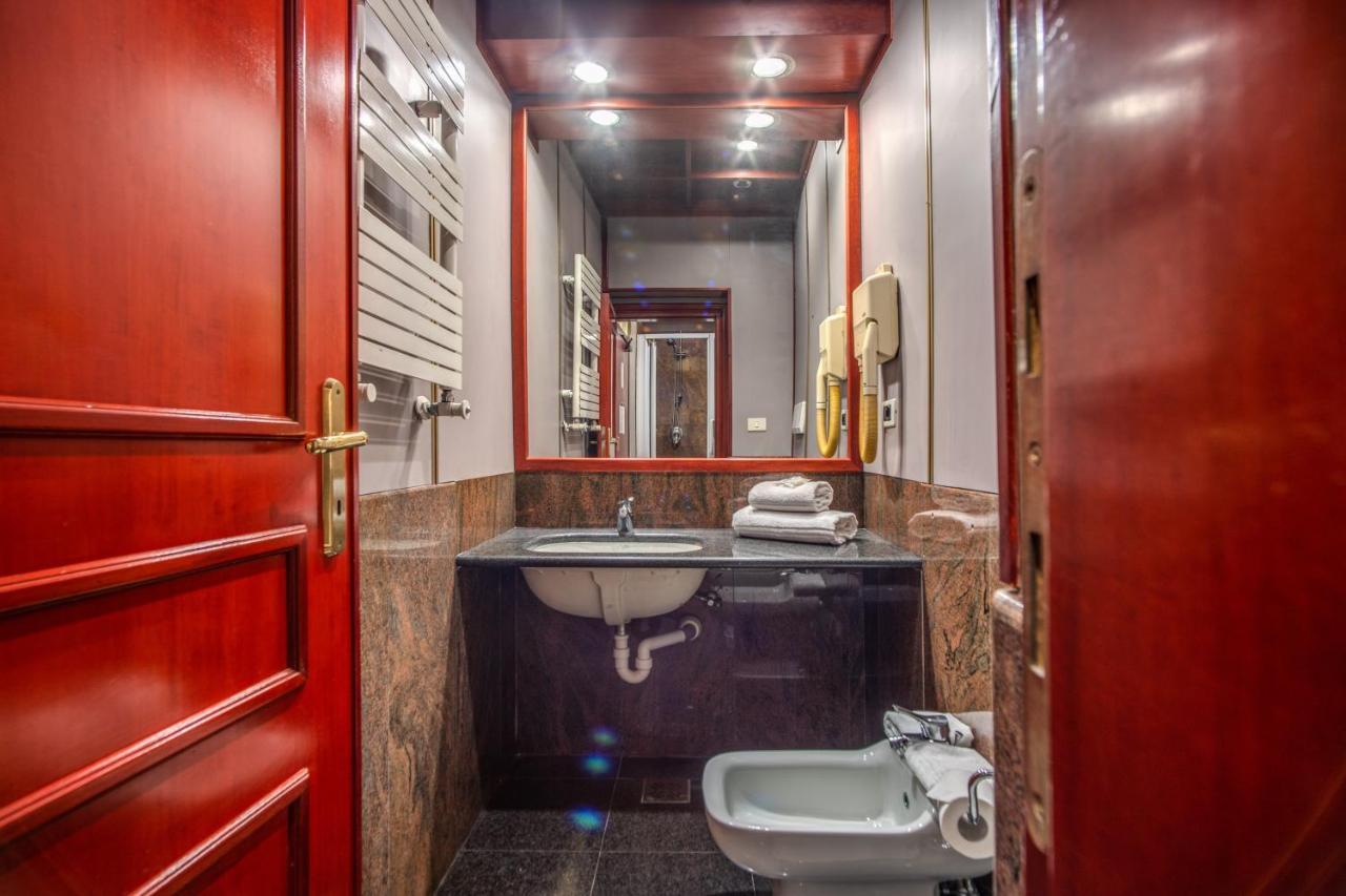 Castro Pretorio Easy Rooms Рим Екстериор снимка